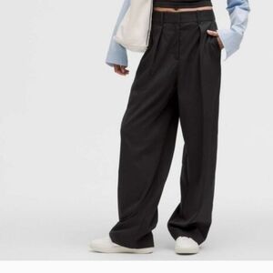 Lululemon Pleat-Front High-Rise Trouser *Regular Black - size 8